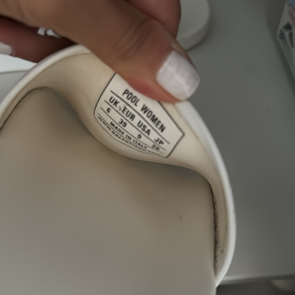 Balenciaga Rubber Pool Slides - Picture 6 of 6